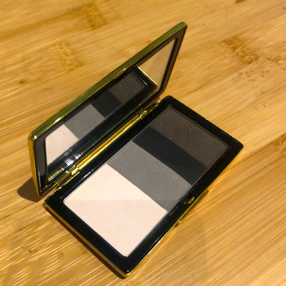 Victoria Beckham Beauty Tuxedo Eye Brick